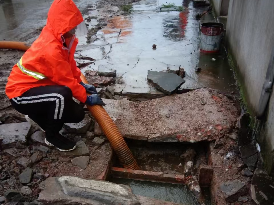 虎丘专业清理污水池 炜誉市政以规范流程守护城市 “肠道”